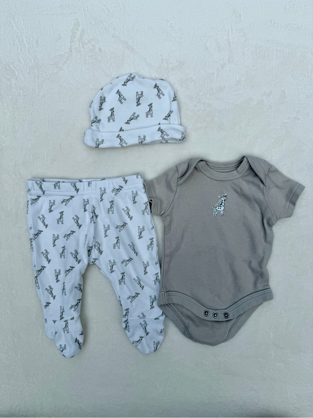 Baby Giraffe Print One-Piece Set in Gray and White